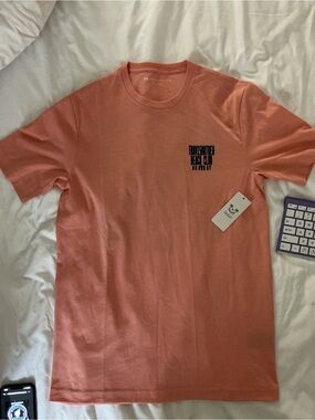 Travis Mathew Beach Club ‘VIP Only’ Tee Brand New NWT Small